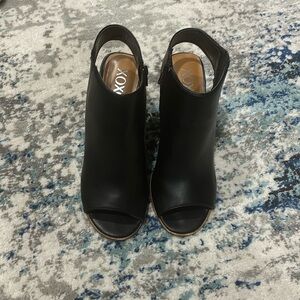 Black open and heel peek a boo bootie